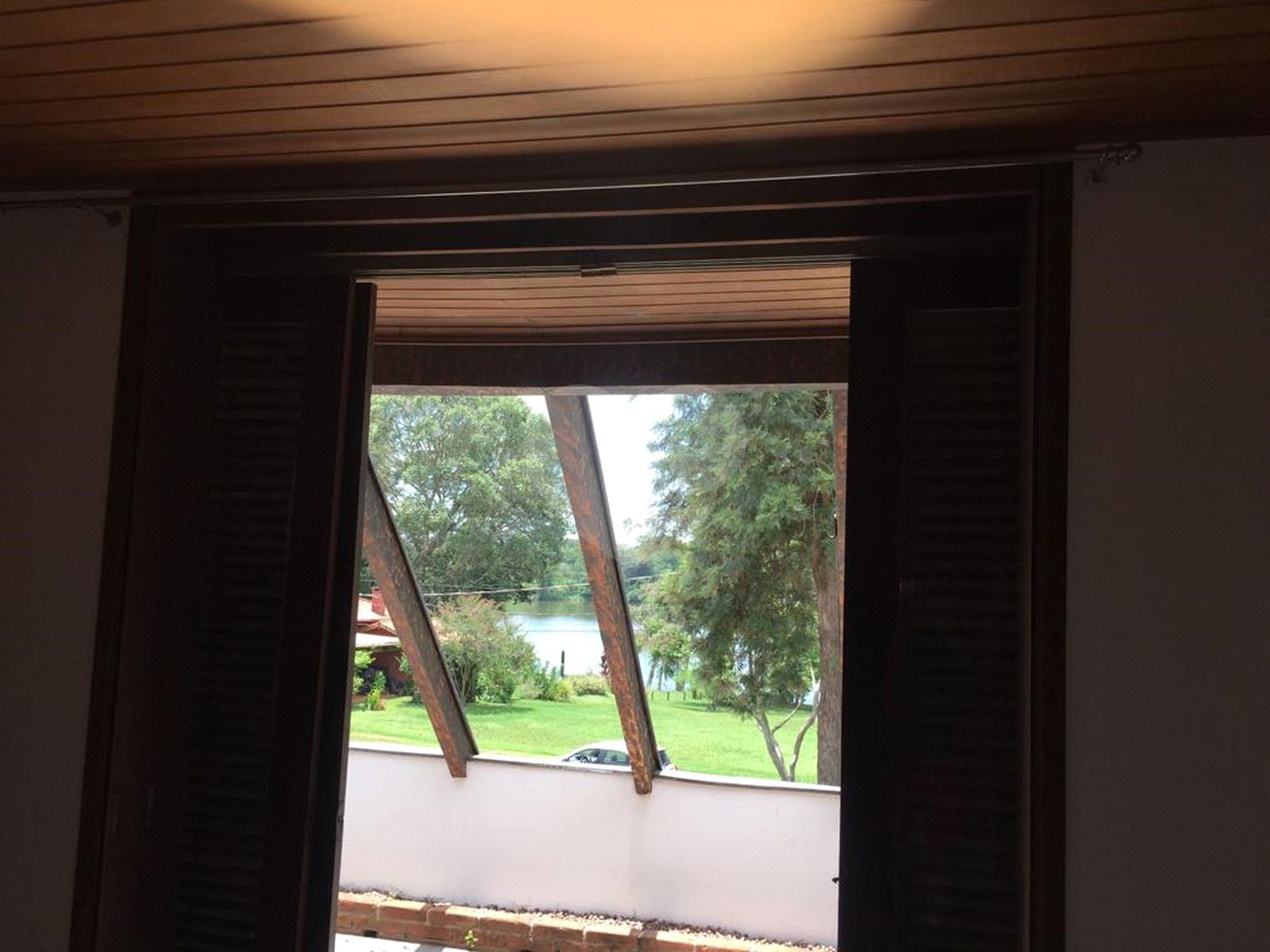 Casa à venda com 3 quartos, sendo 1 suíte, no condomínio Lago Azul, Araçoiaba da Serra - SP