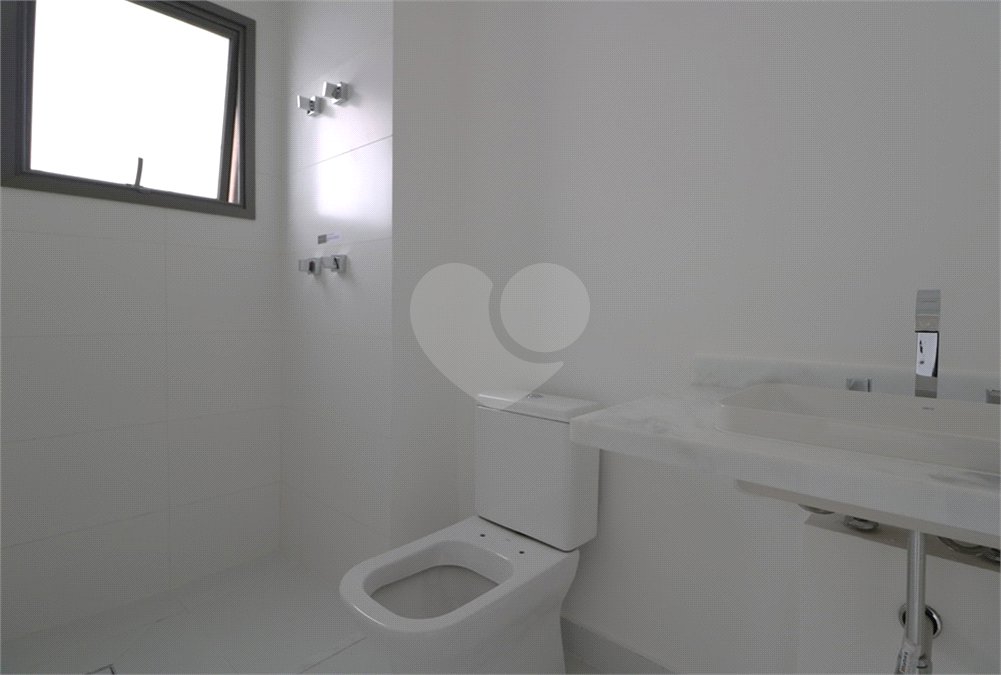 Apartamento à venda com 3 suítes em Moema, São Paulo, SP