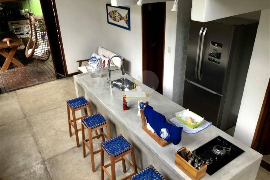 Casa à venda com 4 quartos, sendo 2 suítes,  em Barra Velha, Ilhabela, SP