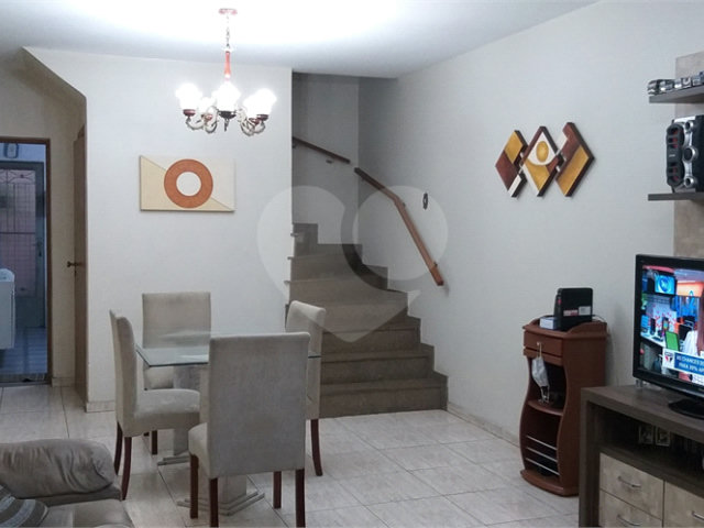 Sobrado à venda com 3 quartos em Vila Irmãos Arnoni, São Paulo, SP