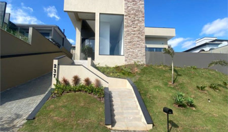 Casa à venda com 4 suítes no condomínio Campo de Toscana, Vinhedo - SP