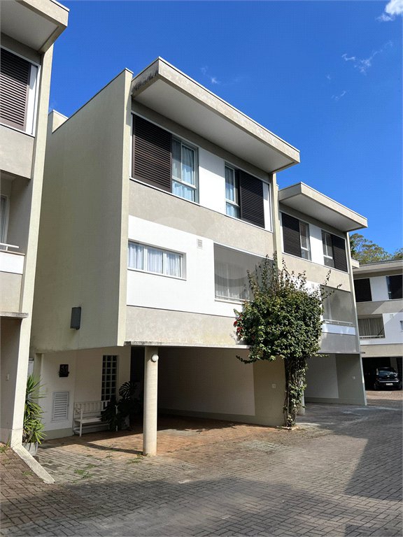 Casa à venda com 4 quartos, sendo 3 suítes,  no condomínio Domus, São Paulo - SP
