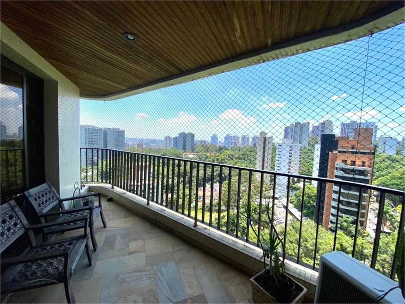 Apartamento à venda com 4 quartos, sendo 3 suítes,  em Vila Suzana, São Paulo, SP