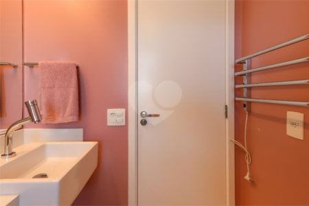 Apartamento à venda com 3 quartos, sendo 1 suíte,  em Vila Anastácio, São Paulo, SP