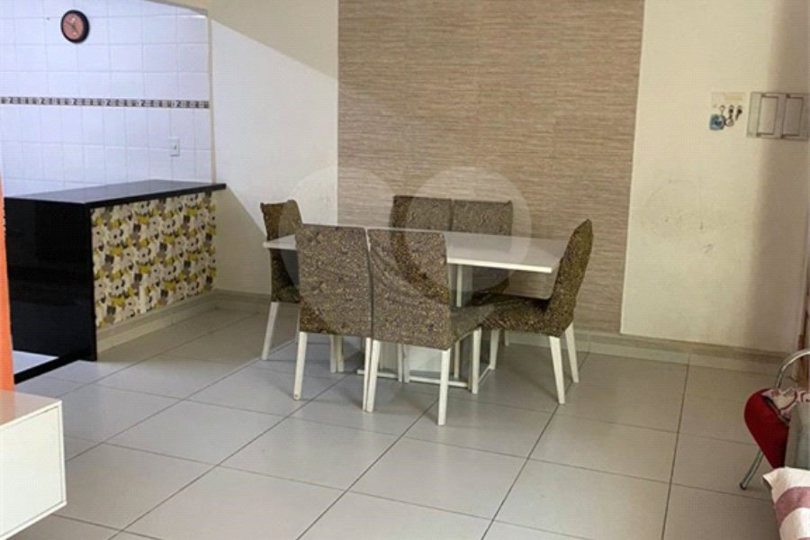 Casa à venda com 3 quartos, sendo 2 suítes, no condomínio Ibarra, São Paulo - SP