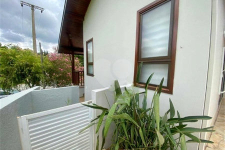 Casa à venda com 3 quartos, sendo 1 suíte, no condomínio Recanto dos Paturis, Vinhedo - SP