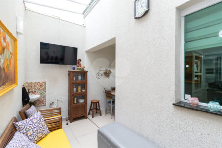 Casa à venda com 3 quartos, sendo 1 suíte, no condomínio Orquideas, São Paulo - SP