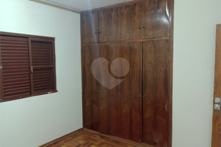 Casa à venda com 4 quartos, sendo 1 suíte, em Vila Rosa, Itapetininga, SP