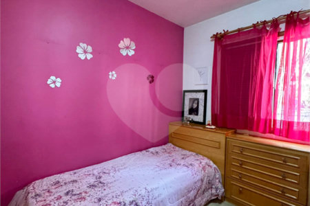 Casa à venda com 3 quartos, sendo 1 suíte, no condomínio Morada dos Pássaros, São Paulo - SP
