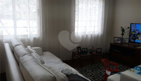 Sobrado à venda com 3 quartos, sendo 1 suíte,  em Esplanada Mendes Moraes, São Roque, SP