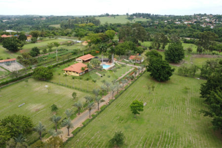 Casa à venda com 8 quartos, sendo 4 suítes, no condomínio Santa Filomena, Salto - SP