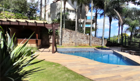 Casa à venda com 4 quartos, sendo 2 suítes,  no condomínio Cantareira, Mairiporã - SP