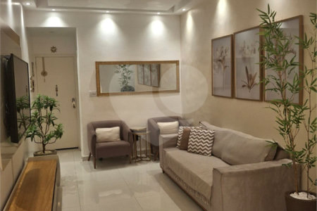Apartamento à venda com 3 quartos, sendo 1 suíte,  em Copacabana, Rio de Janeiro, RJ