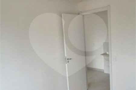 Apartamento à venda com 2 quartos em Parque Industrial Tomas Edson, São Paulo, SP