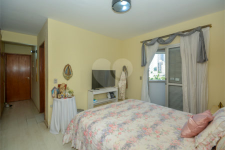 Apartamento à venda com 4 quartos, sendo 1 suíte, em Moema, São Paulo, SP