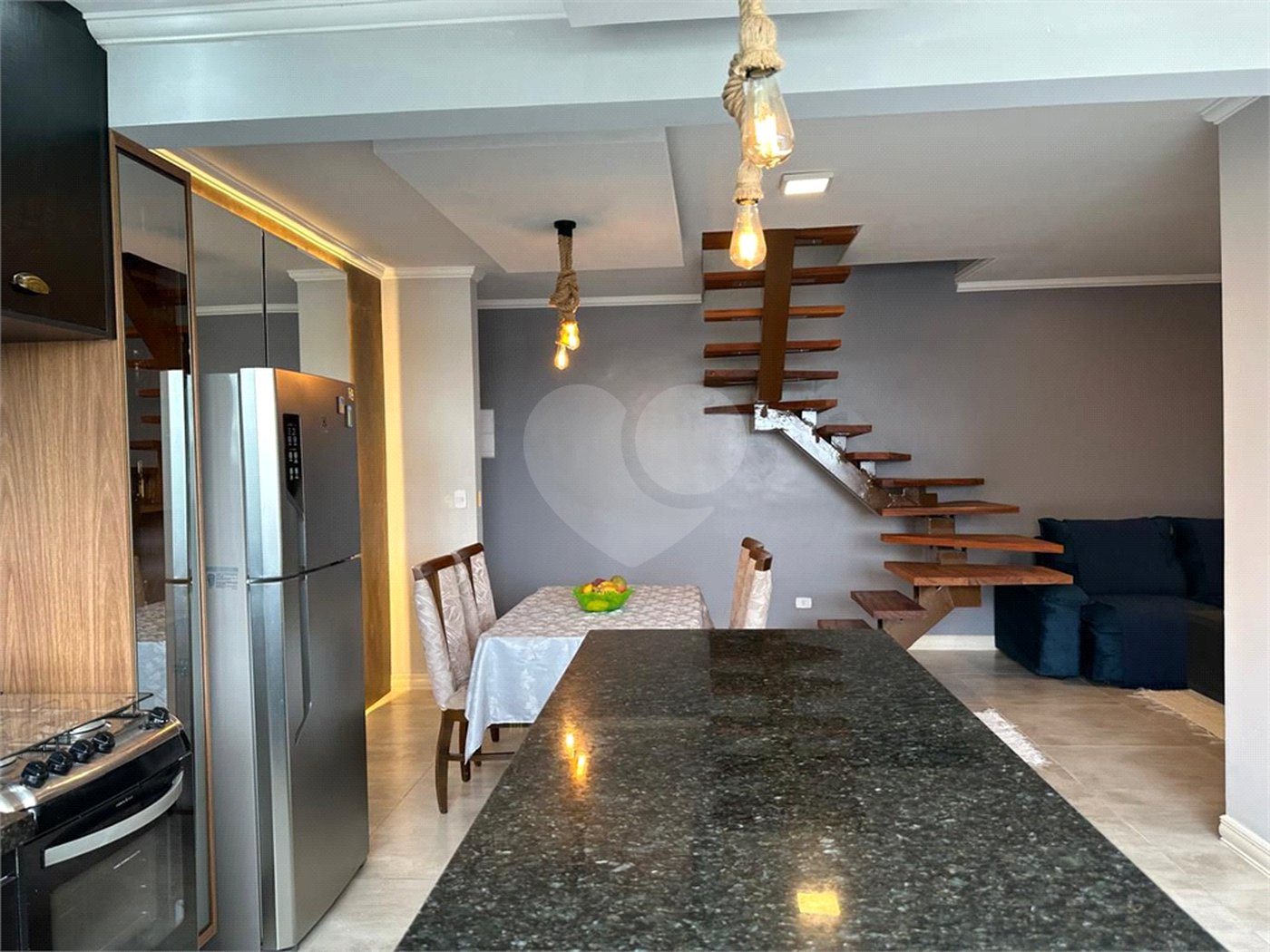 Duplex à venda com 3 quartos, sendo 2 suítes,  em Toninhas, Ubatuba, SP