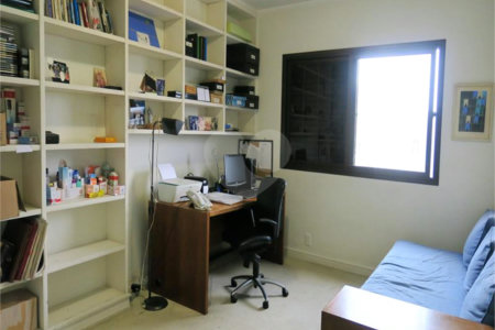 Apartamento à venda com 3 quartos, sendo 2 suítes, em Real Parque, São Paulo, SP