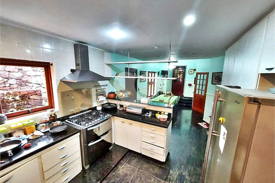 Casa à venda com 4 quartos, sendo 2 suítes, no condomínio Parque Imperial da Cantareira, Mairiporã - SP