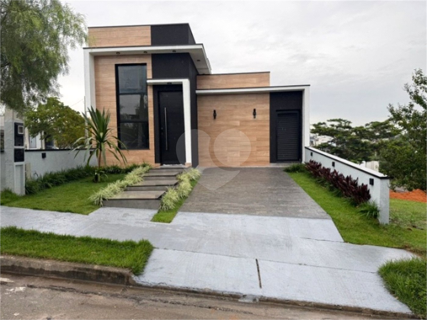 Casa à venda com 3 quartos, sendo 1 suíte, no condomínio Jardim Residencial Villagio Ipanema I, Sorocaba - SP