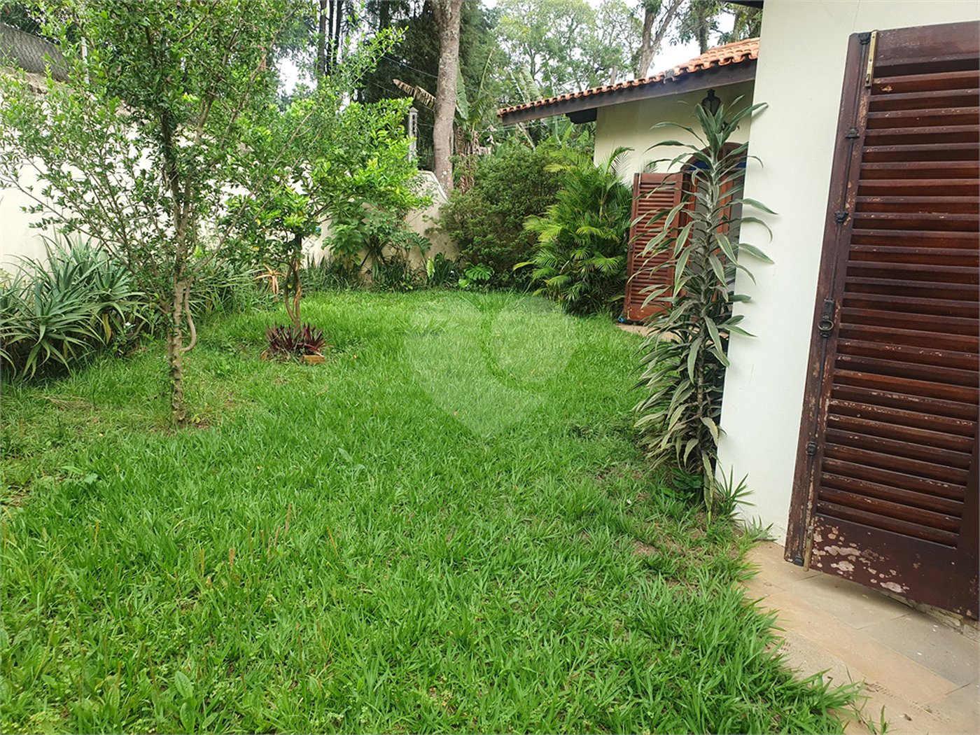 Casa à venda com 4 quartos, sendo 1 suíte, em Interlagos, São Paulo, SP