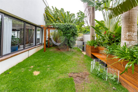 Casa à venda com 4 suítes no condomínio Roma, São Paulo - SP