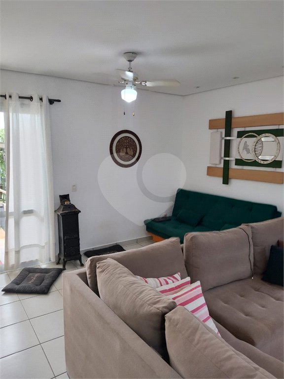 Casa à venda com 3 quartos, sendo 1 suíte, no condomínio Picollo Villaggio, Louveira - SP