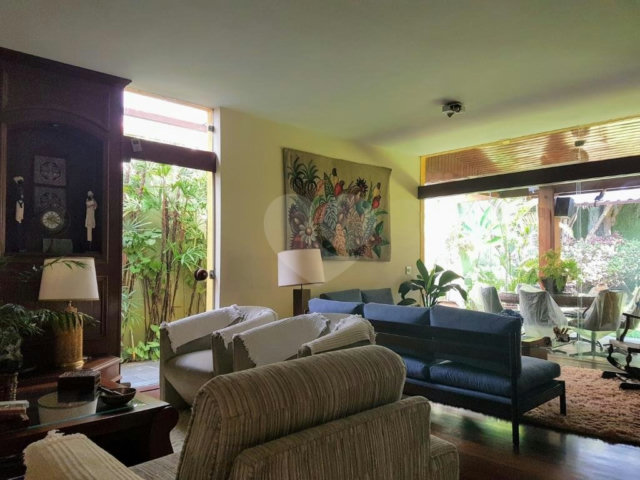 Sobrado à venda com 3 quartos, sendo 2 suítes,  em Brooklin Velho, São Paulo, SP