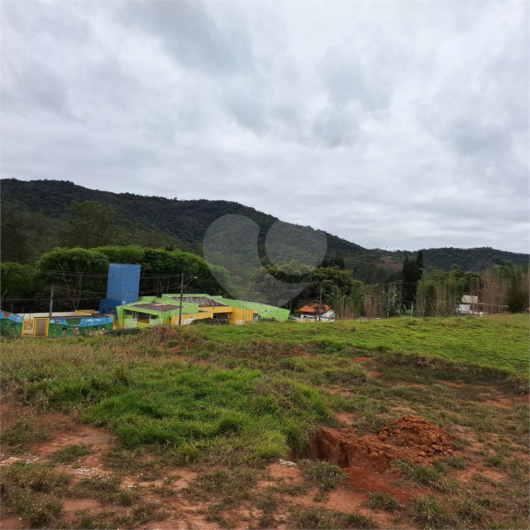 Casa à venda com 2 quartos no condomínio Residencial Cristal Lll, Mogi das Cruzes - SP