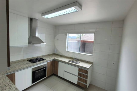Sobrado à venda com 2 quartos, sendo 1 suíte,  em Vila Suissa, Mogi das Cruzes, SP