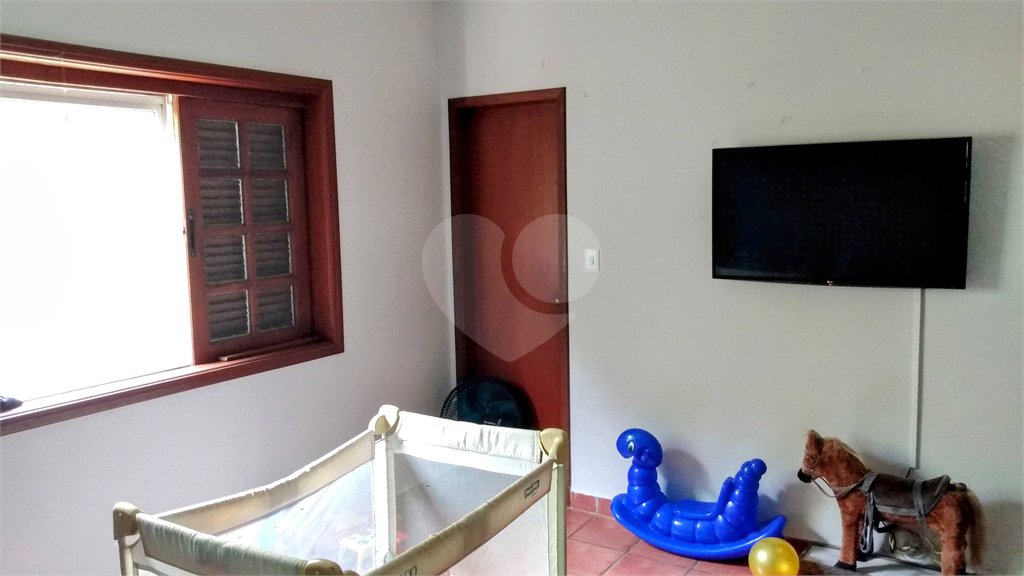 Casa à venda com 4 quartos, sendo 1 suíte, no condomínio Residencial Vale das Laranjeiras, Indaiatuba - SP