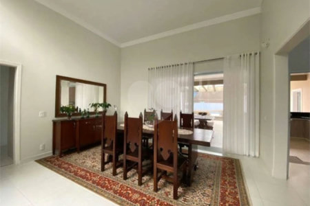 Casa à venda com 4 suítes no condomínio Ipê Velho, Vinhedo - SP