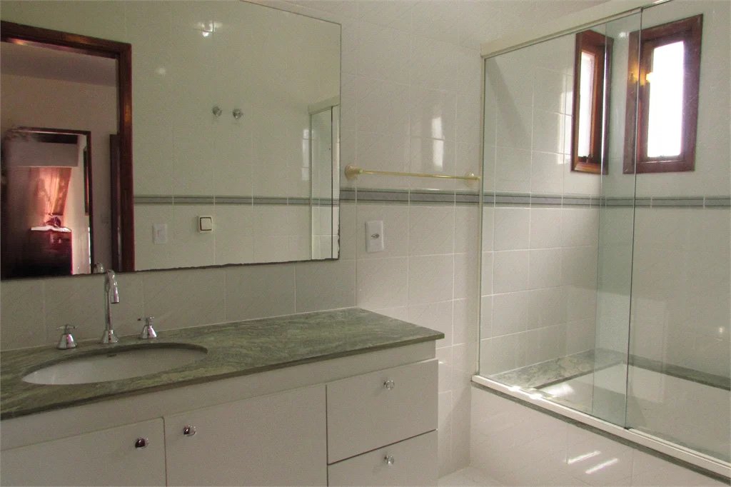 Casa para alugar com 4 quartos, sendo 2 suítes, em Cidade São Francisco, São Paulo, SP
