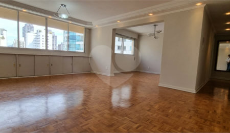 Apartamento à venda com 3 quartos, sendo 1 suíte,  em Itaim Bibi, São Paulo, SP