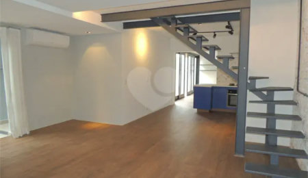 Casa de Vila à venda com 4 quartos, sendo 3 suítes,  em Chácara Santo Antônio, São Paulo, SP