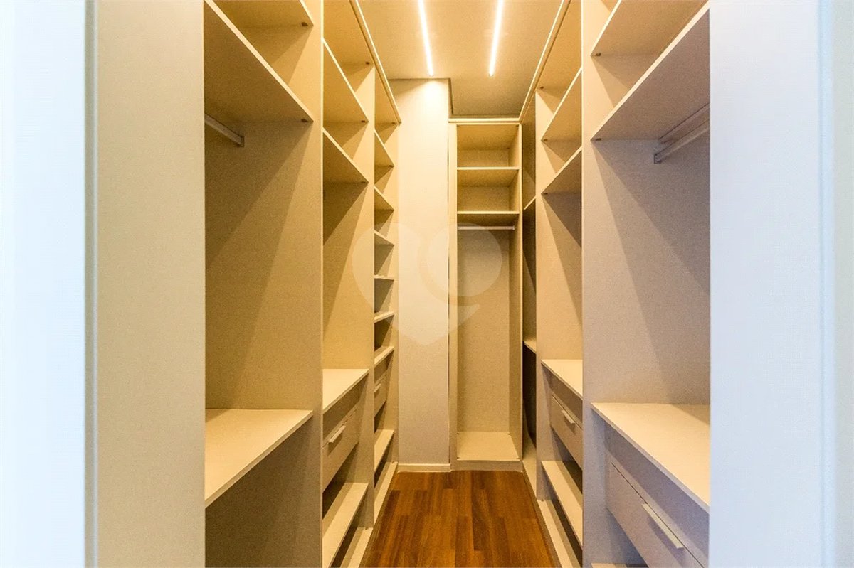 Casa à venda com 4 suítes no condomínio Jardim das Palmeiras, Bragança Paulista - SP