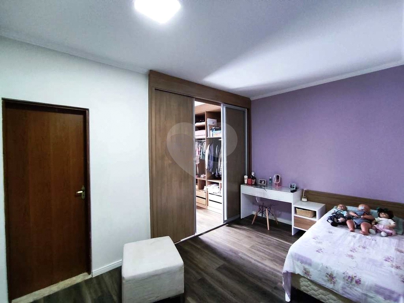 Sobrado à venda com 3 quartos, sendo 1 suíte,  em Residencial Colinas, Mogi das Cruzes, SP