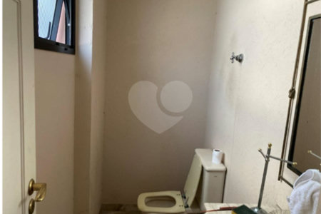 Apartamento à venda com 4 quartos, sendo 2 suítes,  em Moema, São Paulo, SP
