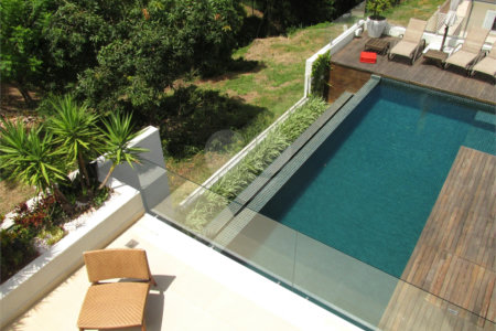 Casa à venda com 3 quartos, sendo 1 suíte, no condomínio Alpes de Vinhedo, Vinhedo - SP