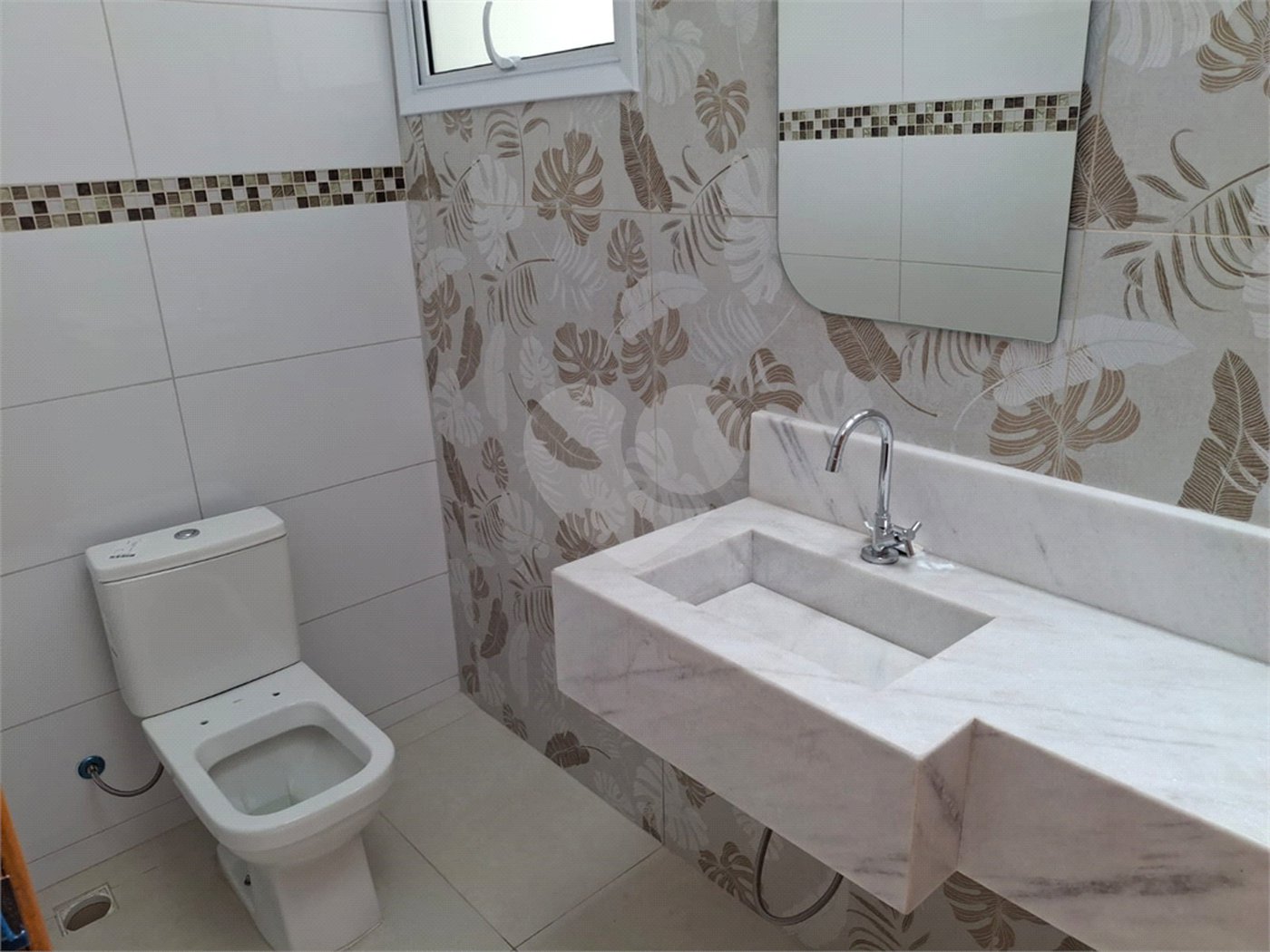 Casa à venda com 3 quartos, sendo 1 suíte, no condomínio Costa das Areias, Salto - SP