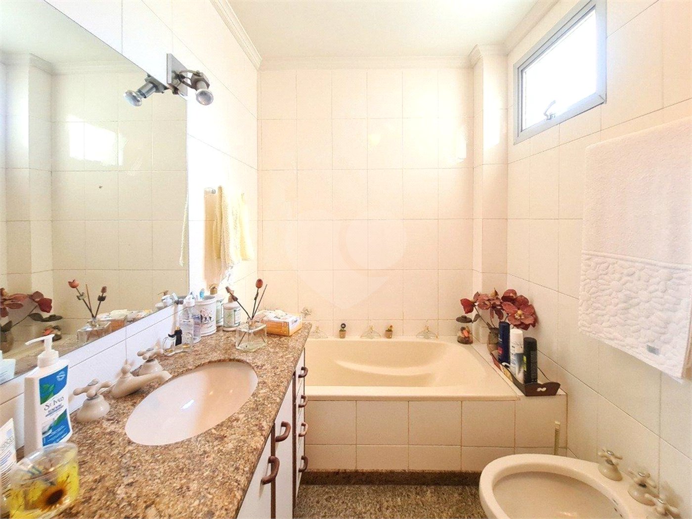 Apartamento à venda com 3 quartos, sendo 1 suíte, em Jardim das Acácias, São Paulo, SP