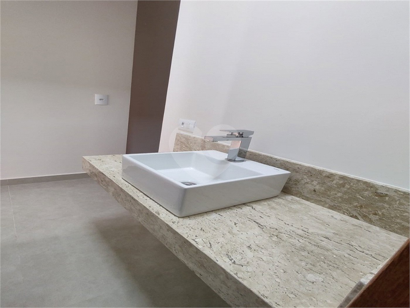 Casa à venda com 3 quartos, sendo 1 suíte,  no condomínio Atibaia Park 1, Atibaia - SP