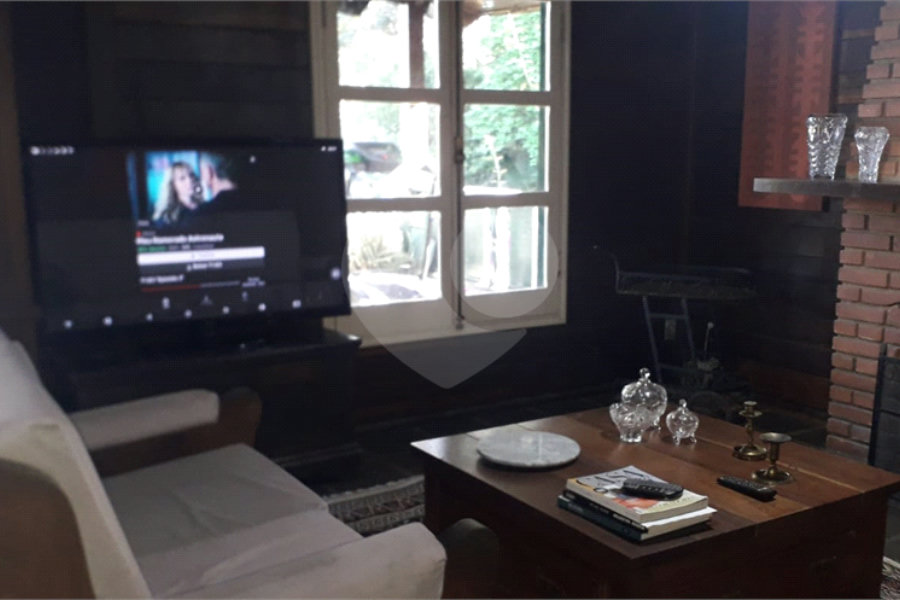Casa à venda com 3 quartos, sendo 1 suíte, no condomínio Gleba II, Mairiporã - SP
