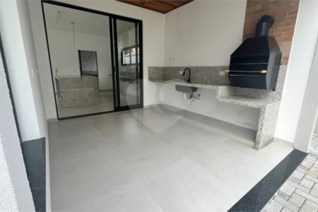 Casa à venda com 3 suítes no condomínio Village Itaguaçu, Atibaia - SP