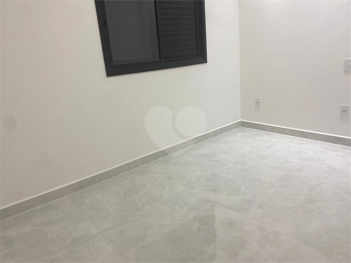 Casa à venda com 3 quartos, sendo 1 suíte, no condomínio Horto Florestal Villagio, Sorocaba - SP