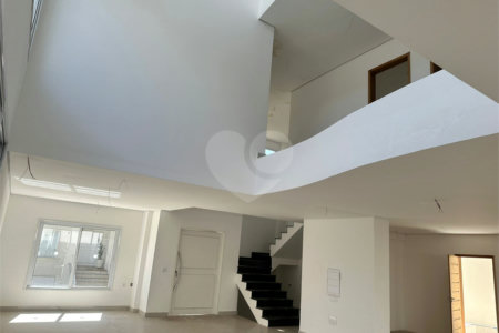 Casa à venda com 4 suítes no condomínio Villaggio Houda, São Paulo - SP