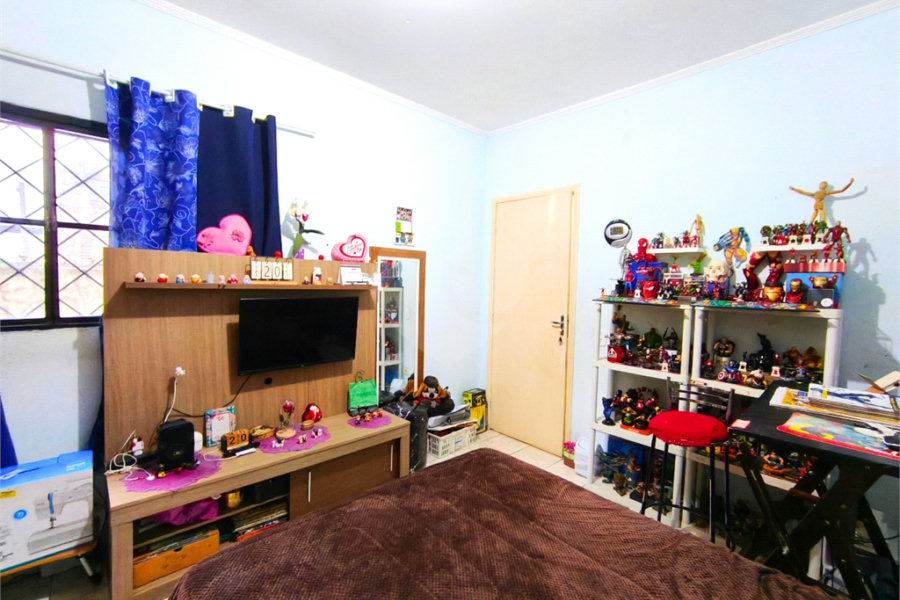 Casa à venda com 3 quartos, sendo 1 suíte, no condomínio Res Crisciúma, São Paulo - SP