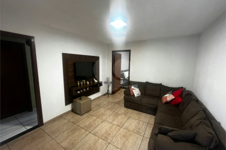 Casa à venda com 2 quartos em Vila Camarão, Itapetininga, SP