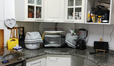 Sobrado à venda com 3 quartos, sendo 1 suíte,  em Vila Oliveira, Mogi das Cruzes, SP