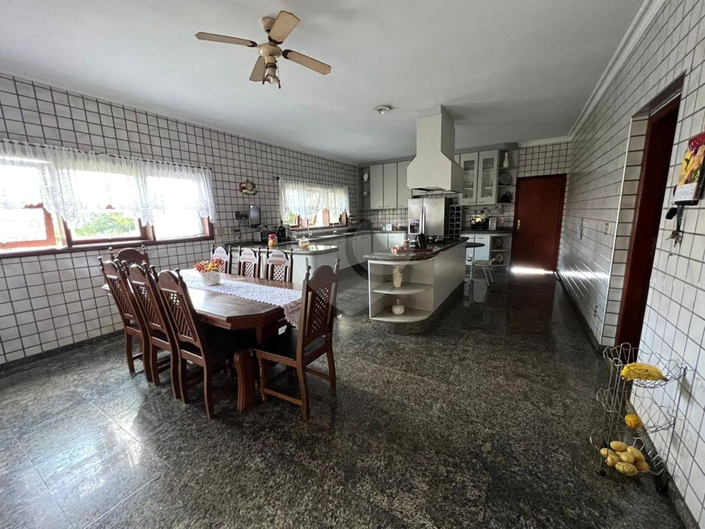 Casa à venda ou para alugar com 4 quartos, sendo 3 suítes, no condomínio Monte Belo, Salto - SP