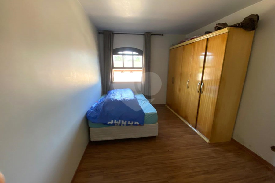 Casa à venda com 5 quartos, sendo 4 suítes, no condomínio Vilarejo Estoril, Mairiporã - SP